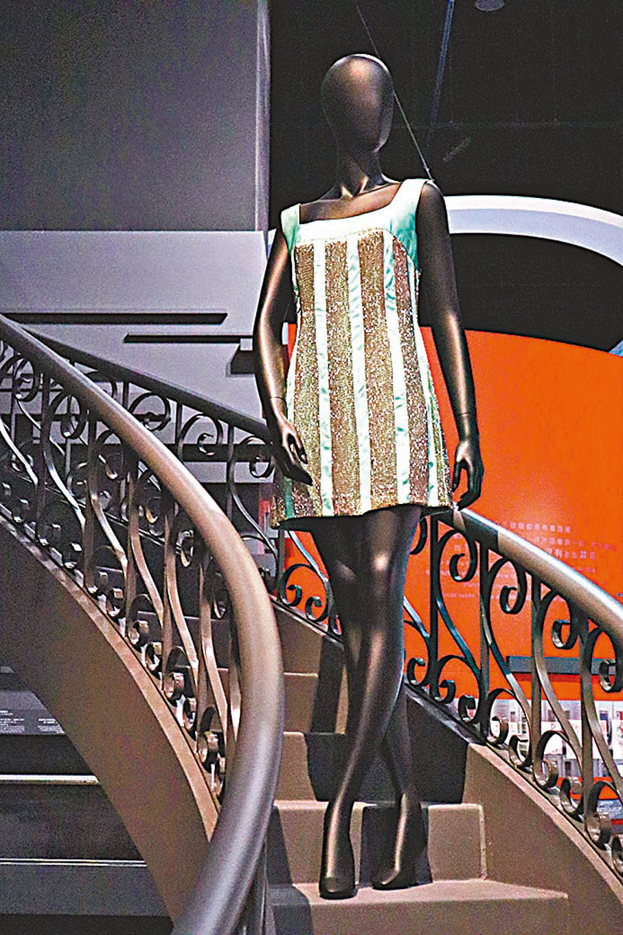 ●蕭芳芳的迷你裙