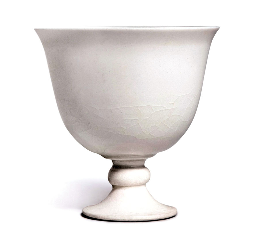 ●隋/唐白釉高足盃　圖片來源：蘇富比