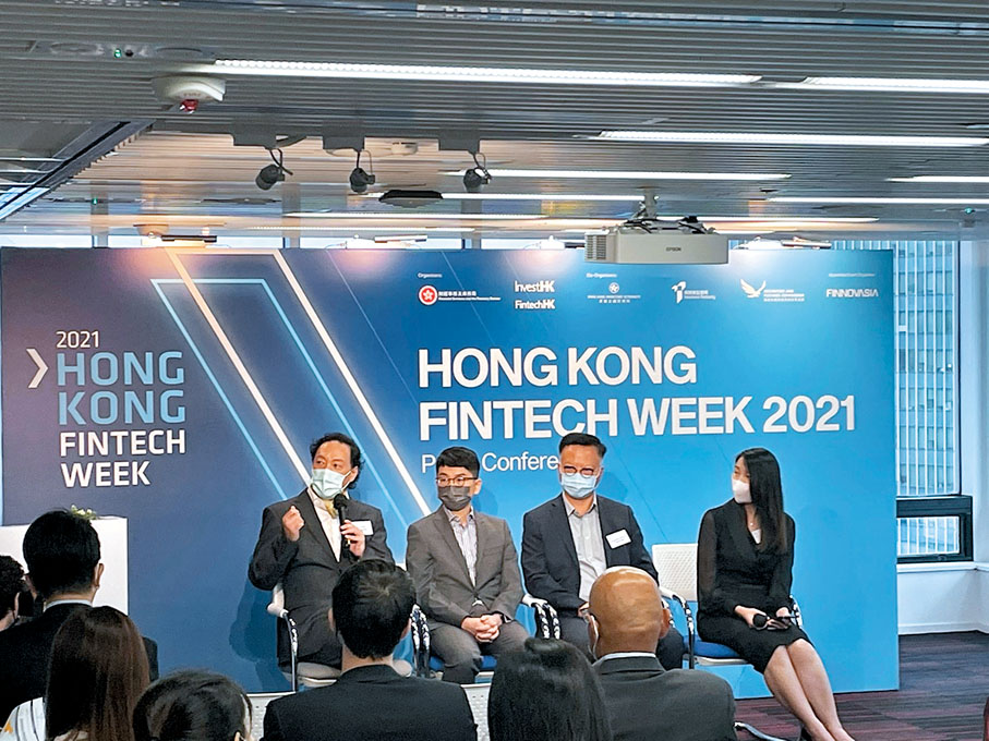 ●投資推廣署梁瀚璟(左一)表示，香港生態系統成功吸引全球初創及中型企業來港發展。香港文匯報記者莊程敏  攝