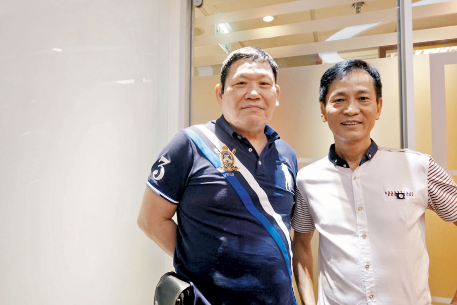 ●左起：火星、梁小熊。