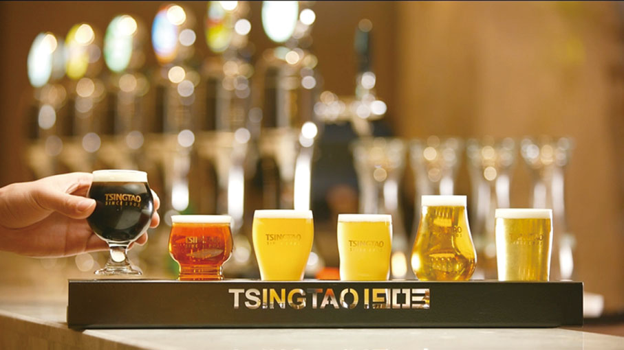 ●喝啤酒「專酒專杯」。