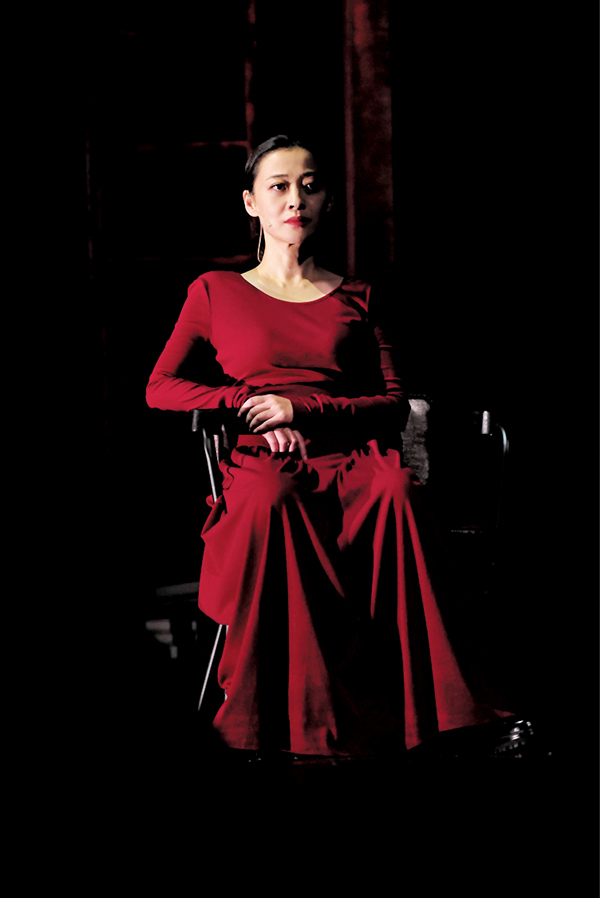 ●梅婷在《紅與黑》中。