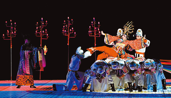 ●《長恨歌》將舞台搭設在歷史故事的真實發生地華清宮，用舞劇的形式上演，讓觀眾感受濃郁的盛唐文化。