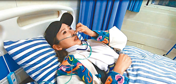 ● 陳貝兒出現高山反應入院，其間難忍淚水。