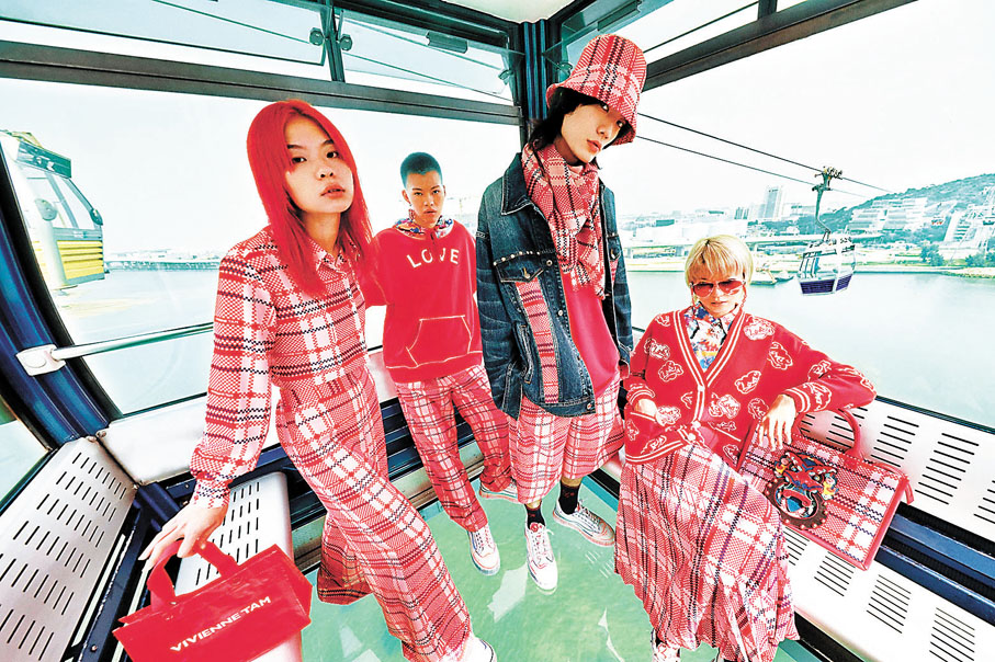 ●在昂坪360上的時裝騷