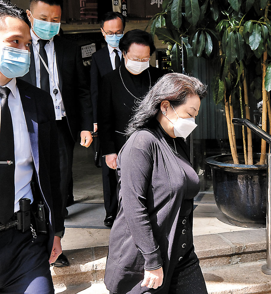 ●鄭若驊（右一）、譚惠珠（右二）。 香港文匯報記者  攝