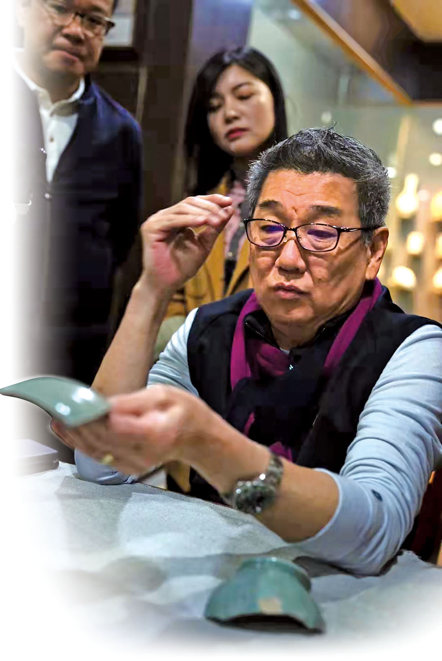 ■翟健民與學員分析古窯瓷片