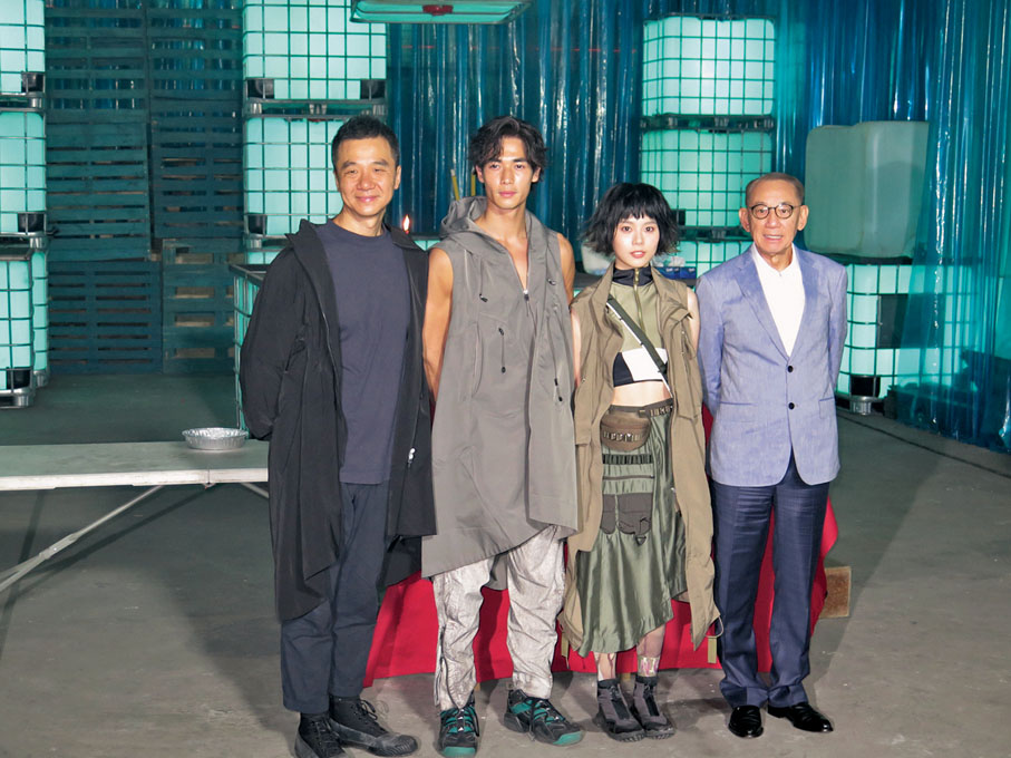 ● 楊天宇和馬思惠首次做主角，跟老闆楊受成（右）及導演袁劍偉合照。