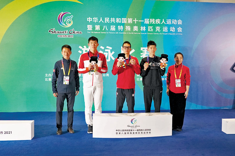 ●黃漢彥（中）個人已奪4金。香港殘疾人奧委會暨傷殘人士體育協會提供