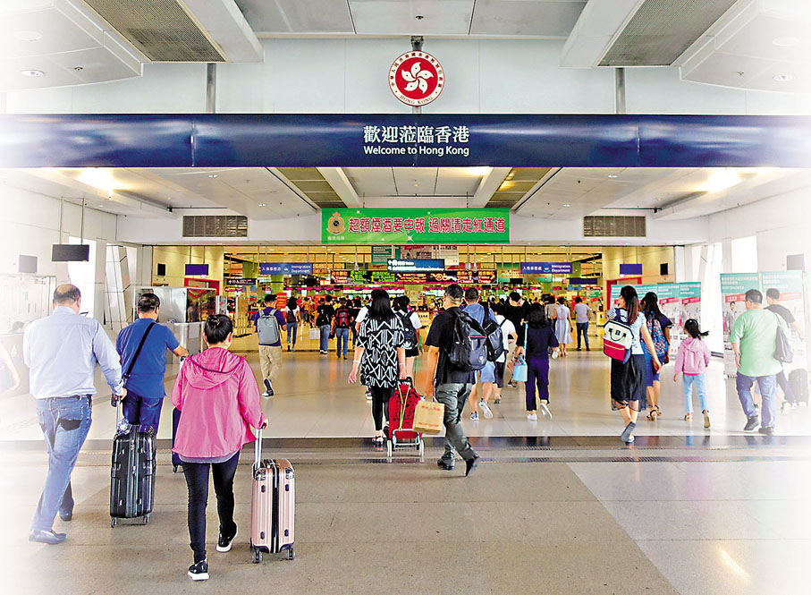 ●林鄭月娥強調，要令香港防疫工作與內地較為一致，希望中央能更有信心讓兩地恢復正常通關。 資料圖片