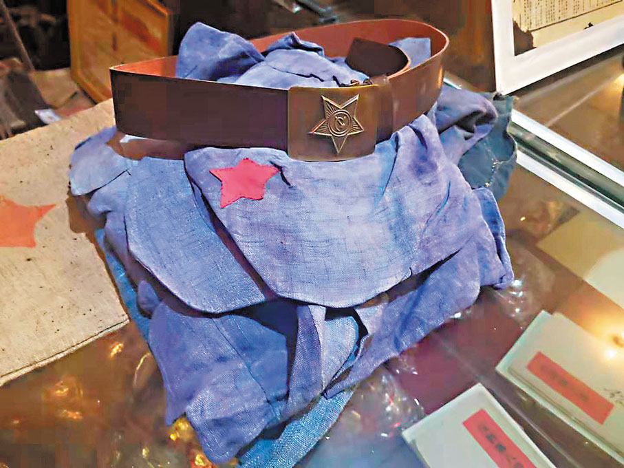 ●紅軍軍服和皮帶
