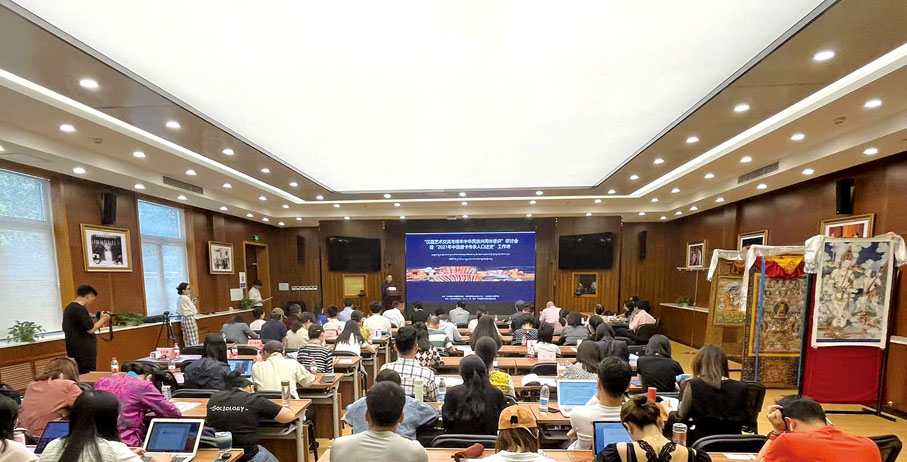 ● 今年6月6日，「漢藏藝術交流與鑄牢中華民族共同體意識」研討會暨「2021年中國唐卡傳承人口述史」工作坊在北京中央民族大學舉行。中新社