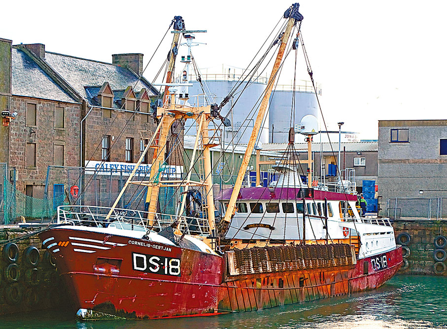 ● 一艘英國拖網漁船被扣押。 路透社