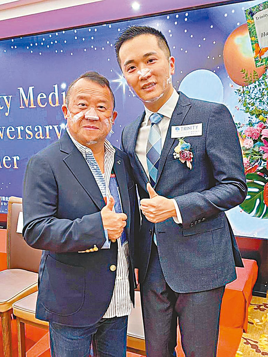 ● 曾志偉前來賀劉仲恒醫生。