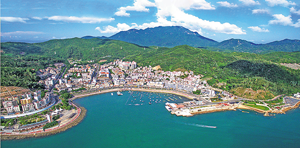 ● 大鵬新區美麗的海岸線。 受訪者供圖