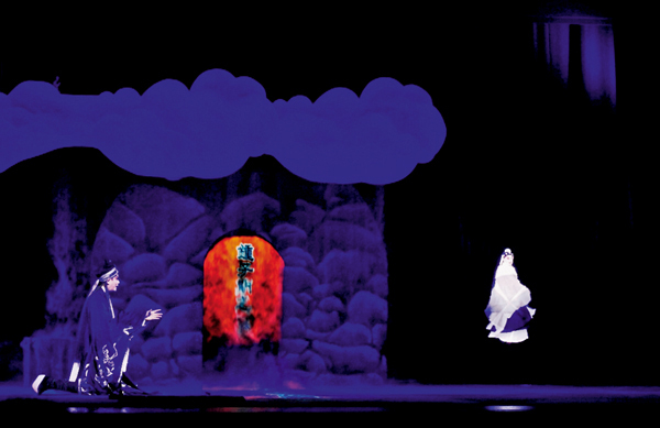 ●在舞台的新科技投影與真人演出配合。