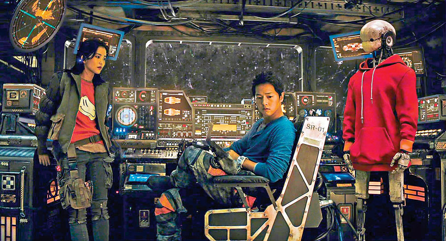 ● 宋仲基主演韓國科幻鉅製《勝利號》。