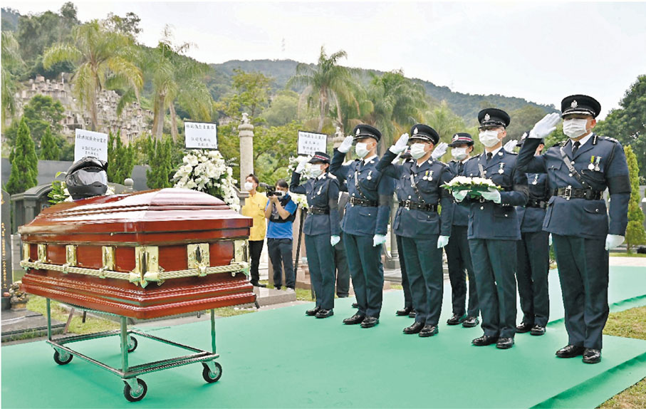 ●警隊同袍向林婉儀作最後致敬。