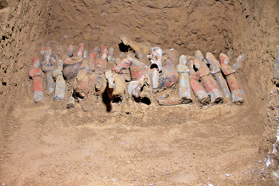 ●薛紹墓陪葬有大量的陶風帽俑。