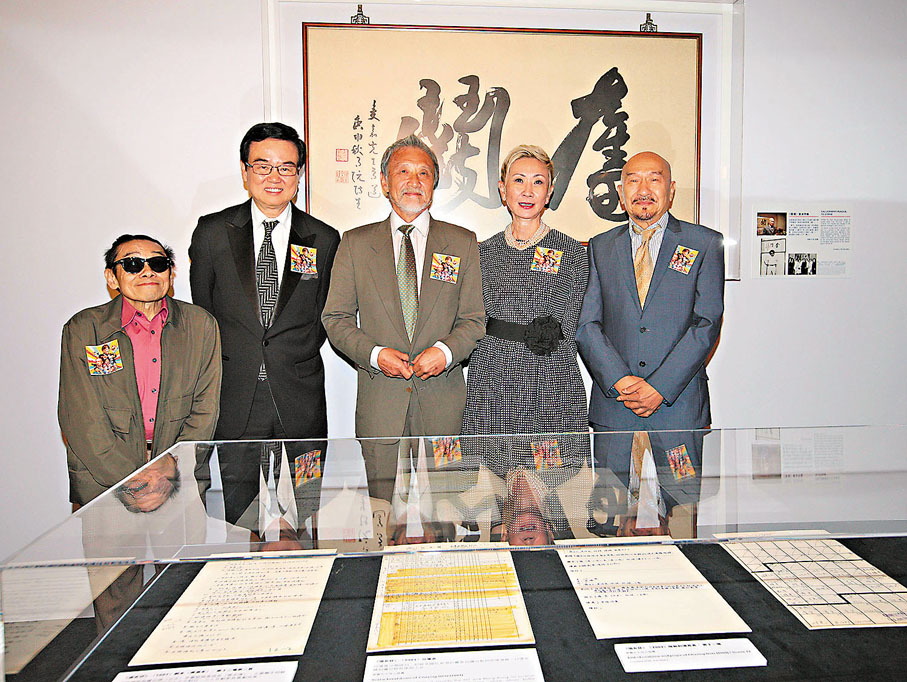 ●右起：麥嘉、施南生、石天、黃百鳴和泰迪羅賓當年曾一起奮鬥。