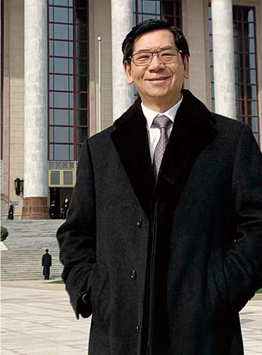 ● 全國政協經濟委員會副主任、香港專業及資深行政人員協會創會會長容永祺