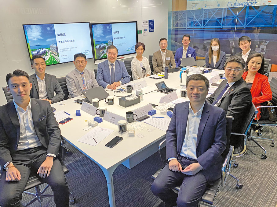 ● 莊紫祥博士以深圳市政協金融領域專門小組首席召集人身份，帶領成員拜訪數碼港主席林家禮。
