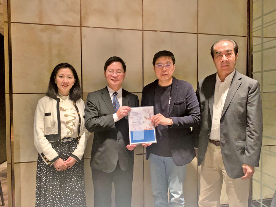 ● 莊紫祥博士以大灣區金融科技促進總會會長身份拜訪科技局局長薛永恒（左二）。