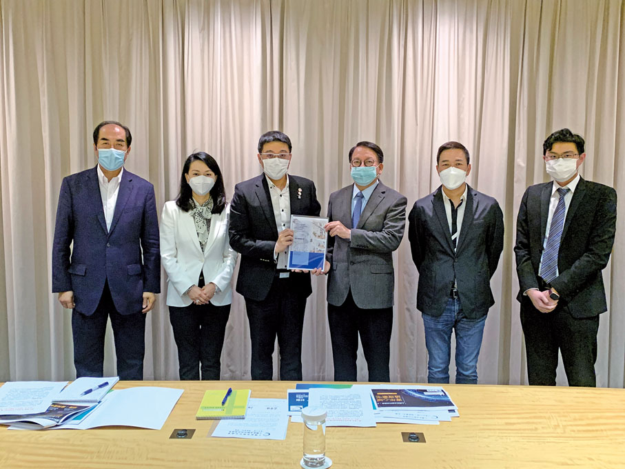 ● 莊紫祥博士以大灣區金融科技促進總會會長身份拜訪行政長官辦公室主任和維護國家安全委員會成員兼秘書長陳國基（右三）。