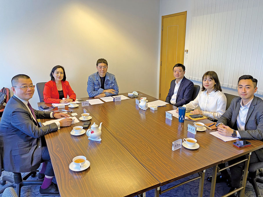 ● 莊紫祥博士以深圳市政協金融領域專門小組首席召集人身份，帶領成員拜訪前海管理局洪為民教授。