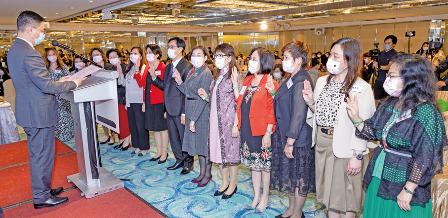 ● 第二屆執行委員會全體成員在楊潤雄局長監誓下宣誓就職。