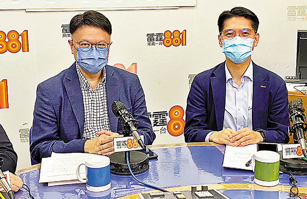 ●許樹昌（左）指，需要提高疫苗接種率；劉家獻表示，醫院會在病人覆診時，通知他們適合接種第三針及提供證明書。