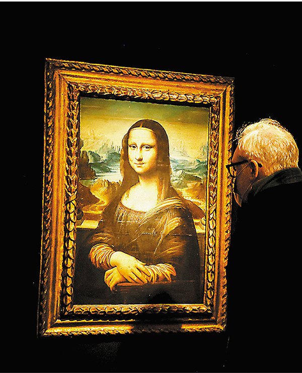 ● 訪客觀賞《蒙娜麗莎》摹本。 路透社