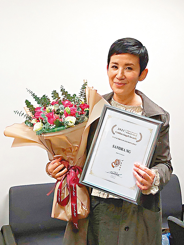 ●吳君如笑言得獎最重要多謝自己。