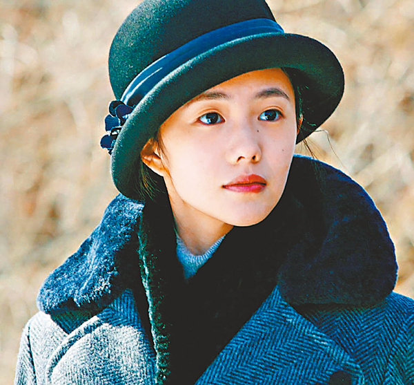 ●由張藝謀執導的《懸崖之上》是抗日戰爭時期的諜戰懸疑片。