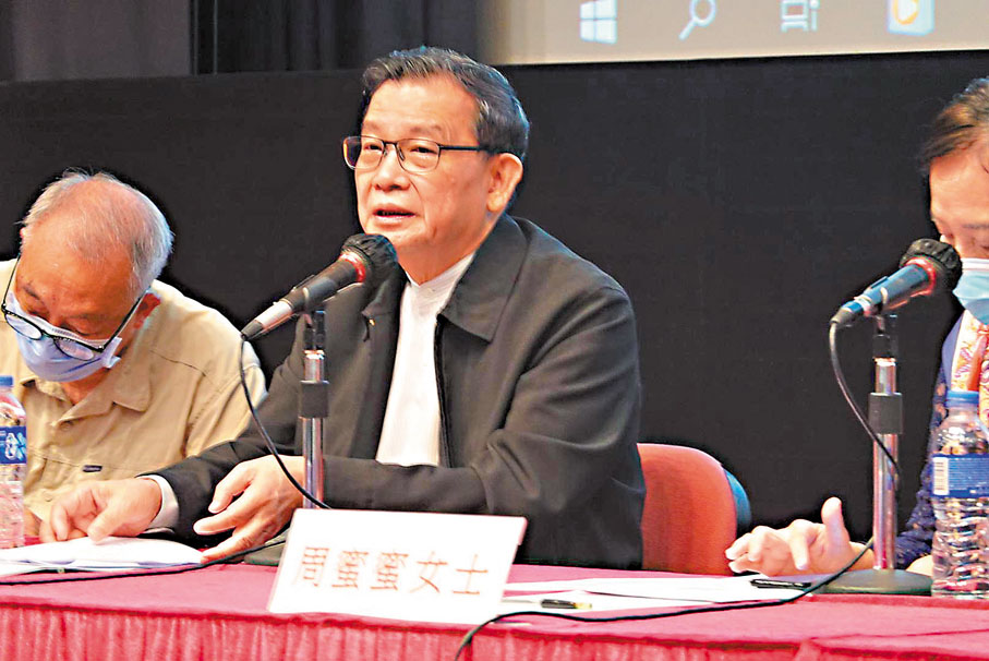 ●香港作家聯會會長潘耀明出席文學講座。