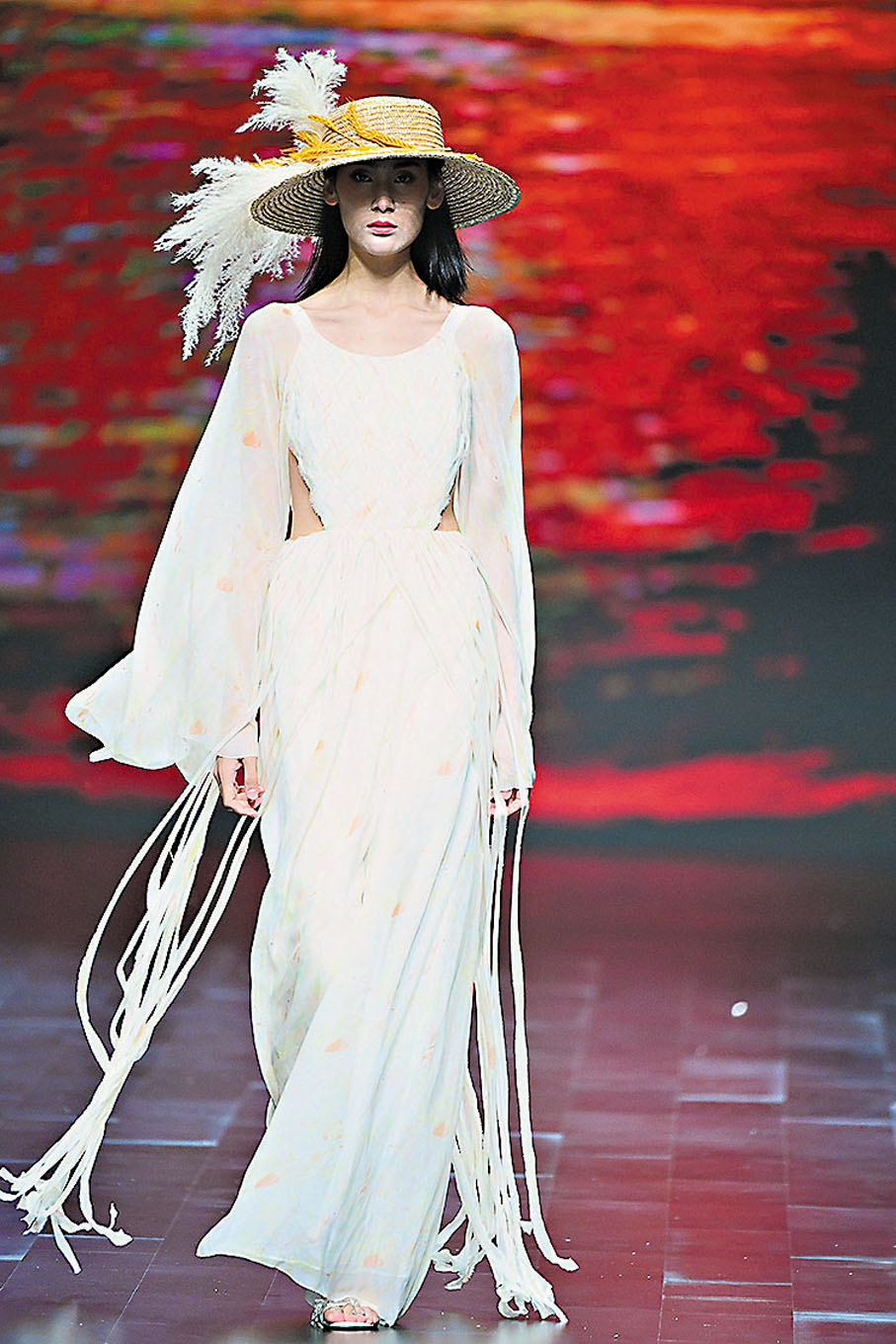 ●時裝品牌上善《翎》在深圳上演