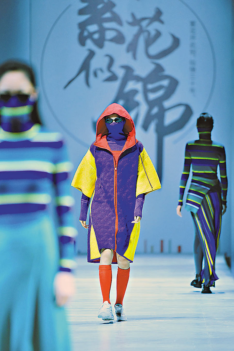 ●模特兒展示羊毛針織新銳設計師作品