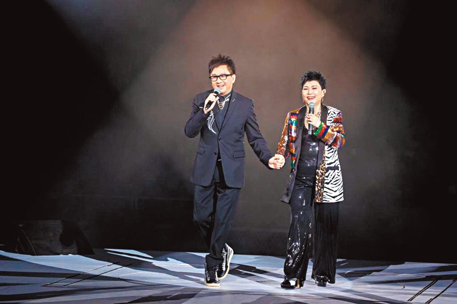 ●倫永亮與陳潔靈攜手登場合唱。