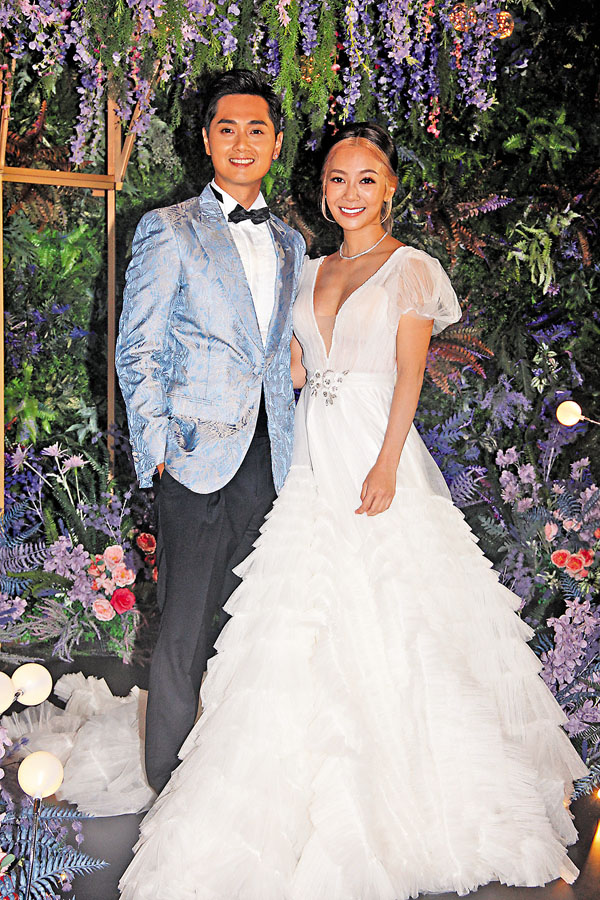 ●鄭俊弘與何雁詩婚後關係更密切。