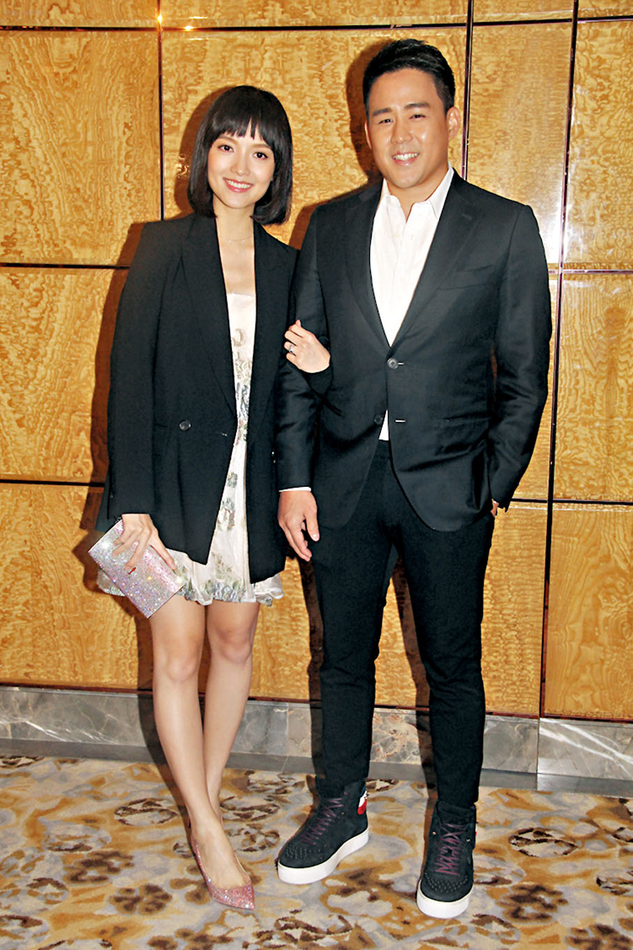 ● 陳嘉寶佗B出席喜宴。