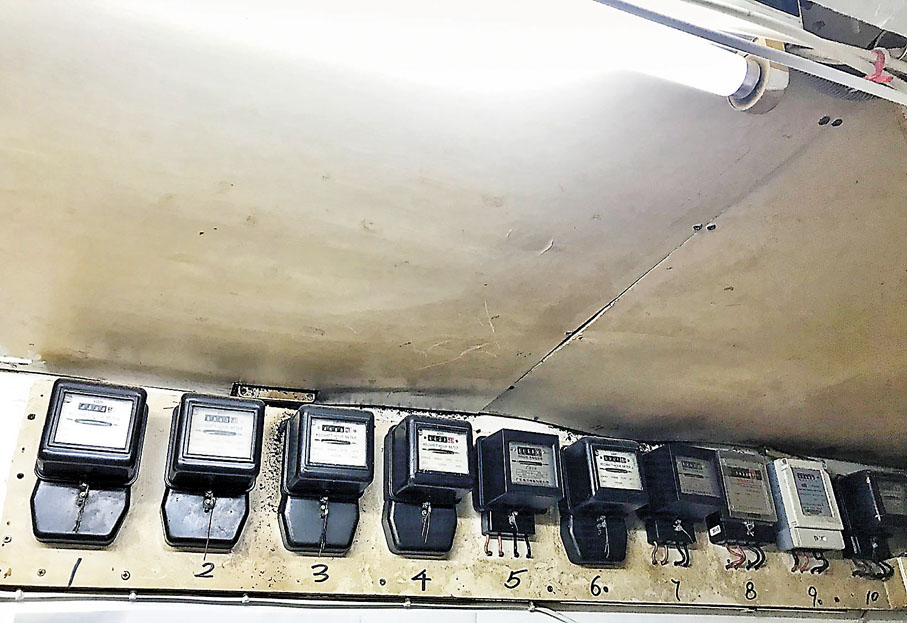 ●劏房業主會自行加裝電錶量度各房用電量以收取電費。 受訪者供圖