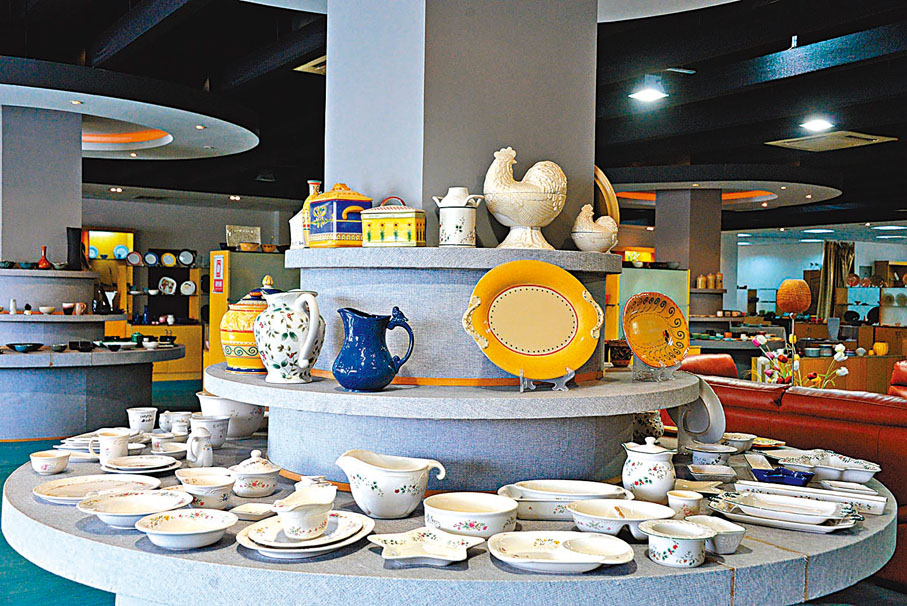 ●台宜陶瓷生產的部分陶瓷產品。香港文匯報記者賀鵬飛  攝
