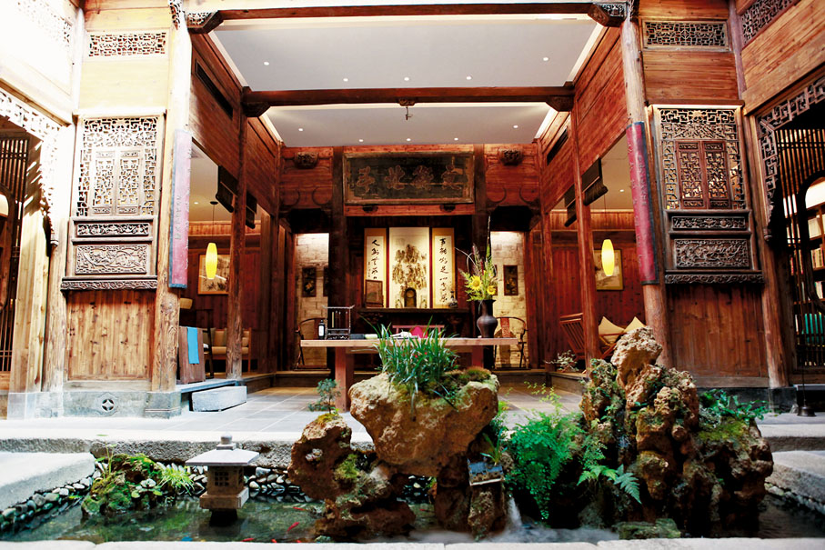 ●囊括琴、棋、書、畫、茶等多功能休閒區的民宿大堂。