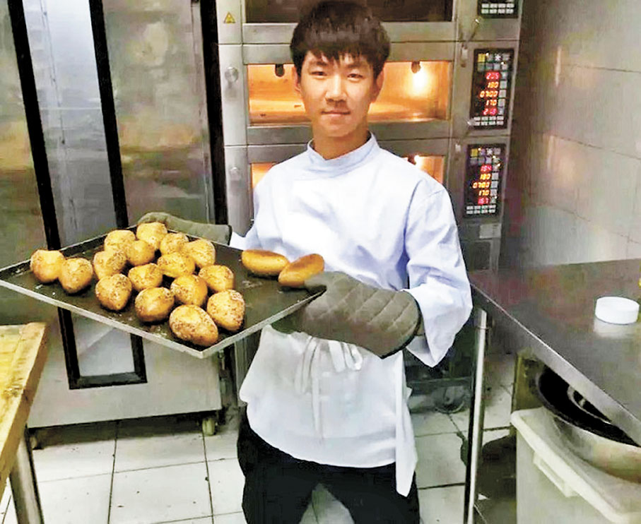 ●張嘉豪曾考慮成為麵包師。  微博圖片