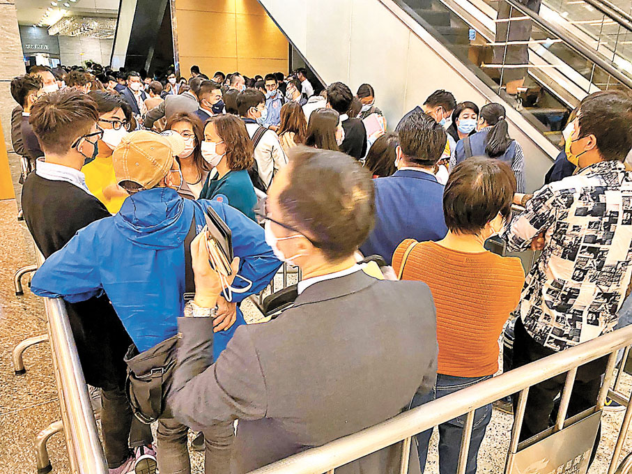 ●天水圍Wetland Seasons Bay第2期昨日開售大排長龍。