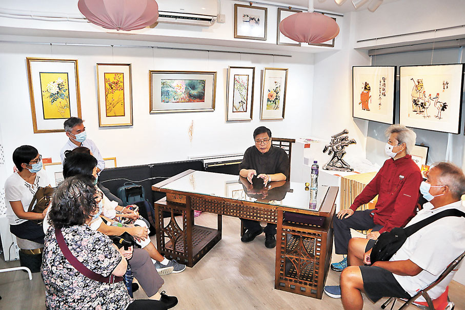 ●當日畫家司徒乃鍾與跨界達人何昭明、田生地產集團行政總裁黃芳人、古玉鑑賞家陳敏民、玄圓學院副主席鄧錦雄、香港獅子會眼庫會長高敏華及梁錦明分享賞畫的心得。