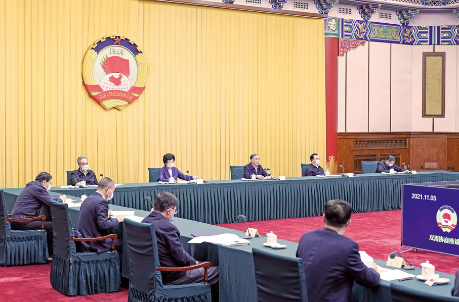 ● 十三屆全國政協第56次雙周協商座談會近日在北京召開。中共中央政治局常委、全國政協主席汪洋主持會議。  	 新華社 