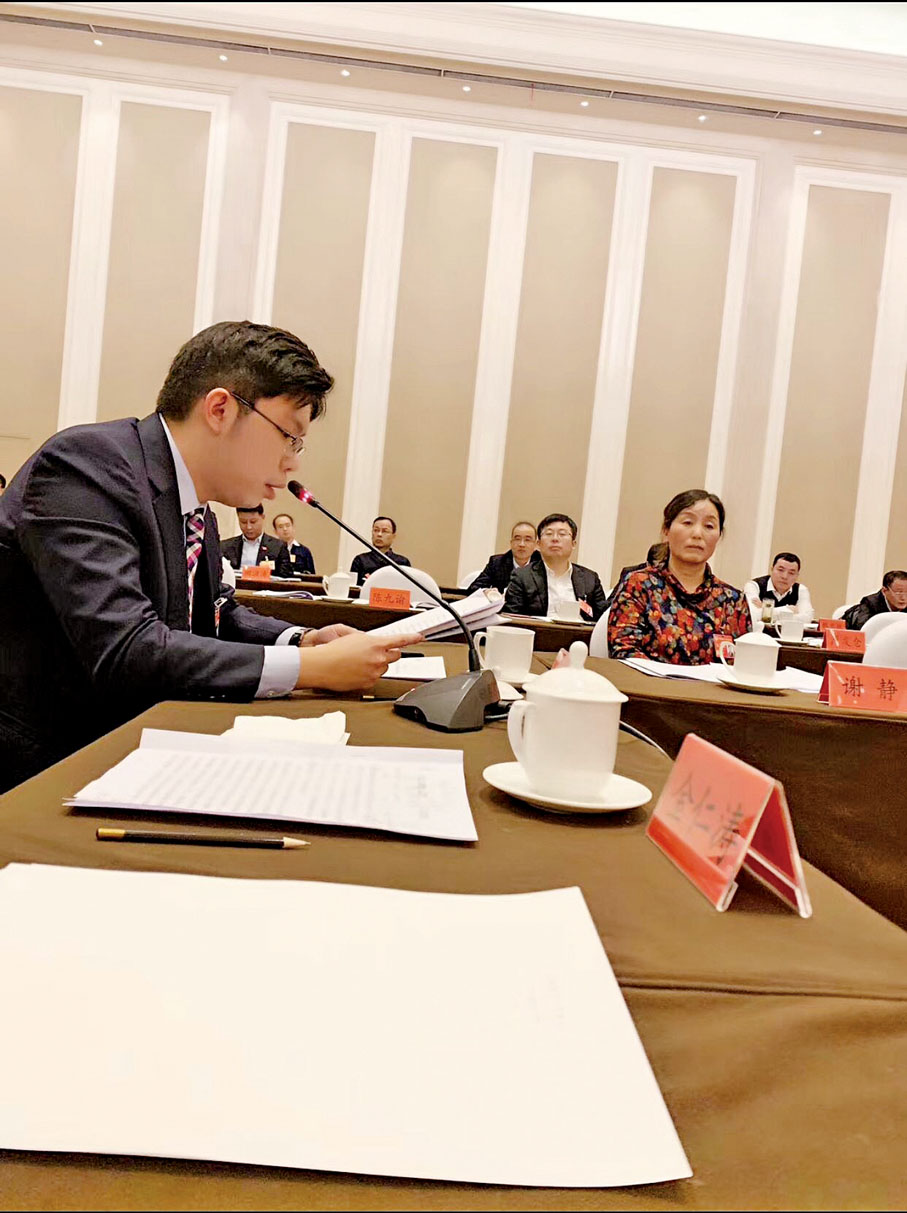 ● 沈慧林積極參政議政，提案發言，履行港澳政協委員職責。