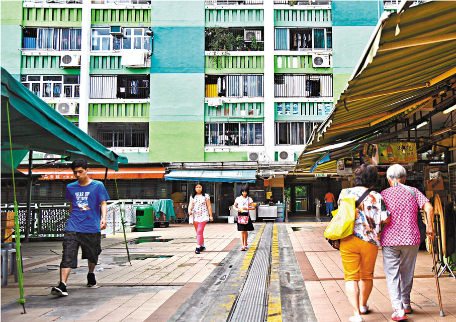 ●房委會昨日公布，今年9月底，公屋一般申請者的平均輪候時間為5.9年，較6月底時的5.8年再增0.1年，見21年新高。圖為南山邨。 資料圖片