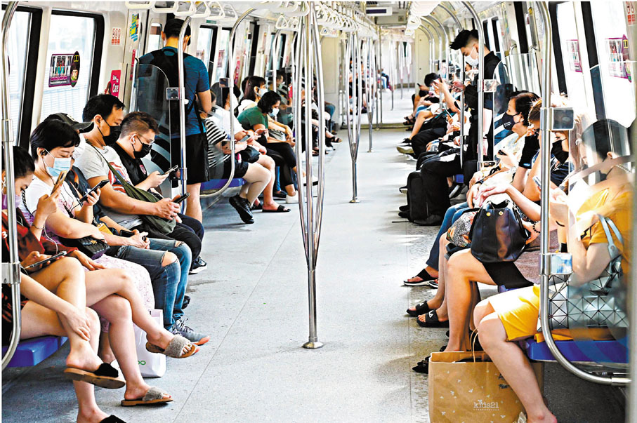 ● 新加坡推出簡約設計的「綠色通行證」。 法新社